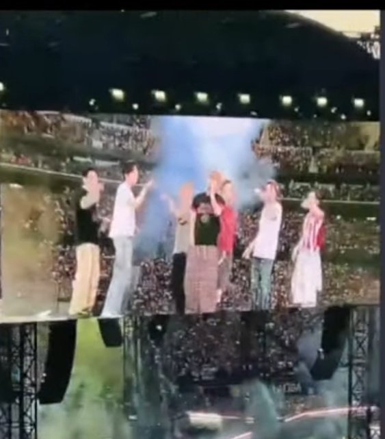 SimaBts7's tweet photo. خدایاااااا عدالتت کجاس پس 
من با این کیفیت کنسرت دیدم 😭😭 https://t.co/BTwzP7zw6W