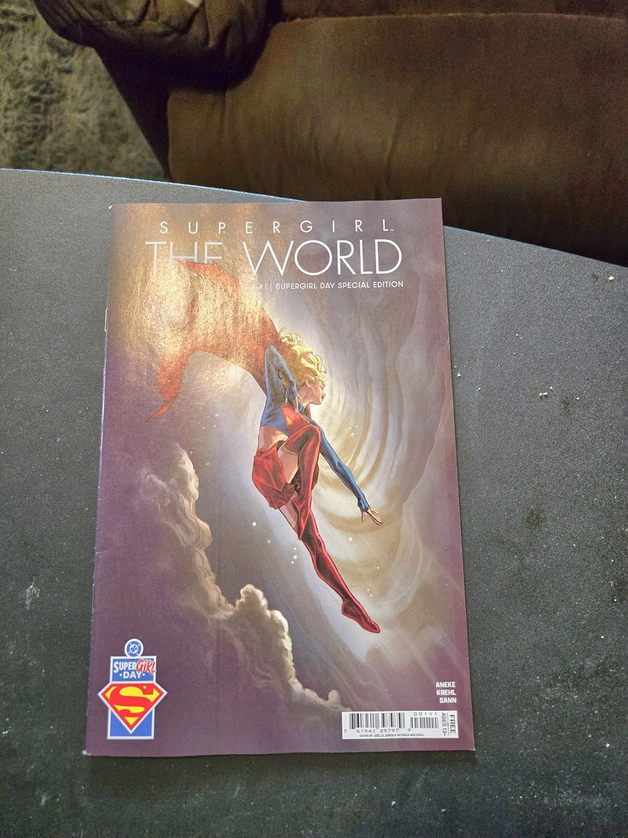 UltraSpideyFan's tweet photo. Mom, tabitha, Ava and I went to see Supegirl today and got a 2026 DC Comics set released for the Supergirl movie part 2. https://t.co/fxuCS0ntUa