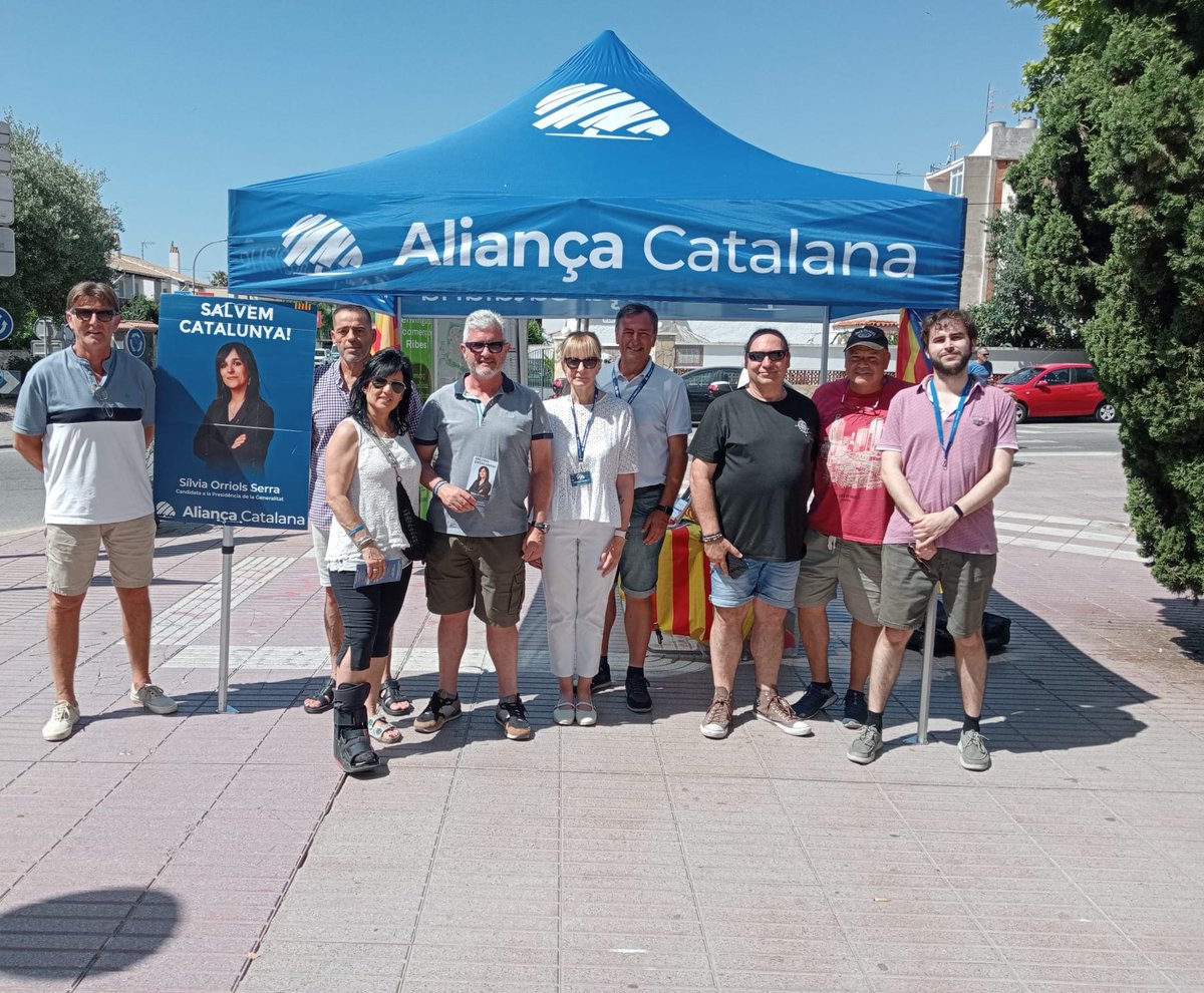 Garraf_AC's tweet photo. Sant Pere de Ribes mereix recuperar el seny, l'ordre i l'ambició de tornar a posar els veïns al centre de totes les decisions.
Gràcies a totes les persones que us heu apropat a la nostra parada. 
💙Som la teva veu
#SalvemElGarraf #SalvemSantPeredeRibes https://t.co/yH8v5XSpQl