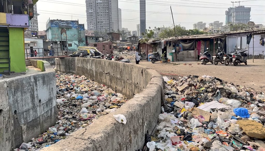 craft_marble's tweet photo. @DineshDSouza Photos of a poor Town in el Salvador VS a poor Town in another country https://t.co/T29iIX1dX0