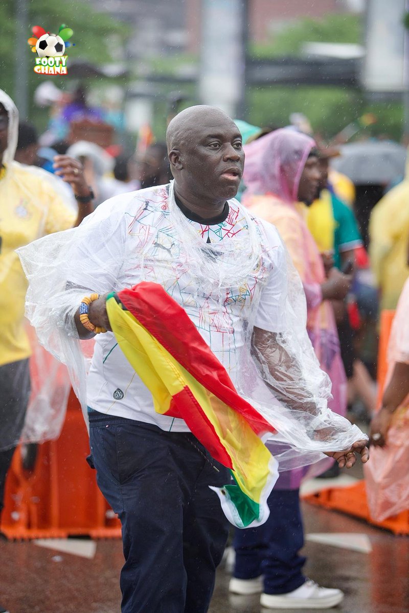 FootyGhana's tweet photo. 📸 | Rain or shine, the Ghana support is out in force ahead of kickoff in Philadelphia. 🇬🇭

.#BlackStars | #WorldCup2026 | https://t.co/UOtYAyMBSb | #GHACRO | #FootyGhana https://t.co/PSgXgKunHv