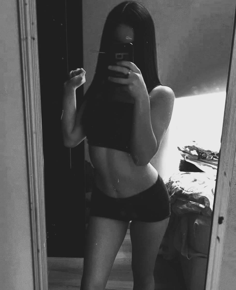 lasukyys's tweet photo. La playa es un refugio, pero tú eres mi lugar seguro. https://t.co/3RuGH2Wgz9