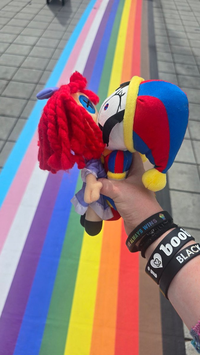 rumirassapphic's tweet photo. Happy pride from ragapom 🥰🏳️‍🌈 https://t.co/RanaGe5Unk