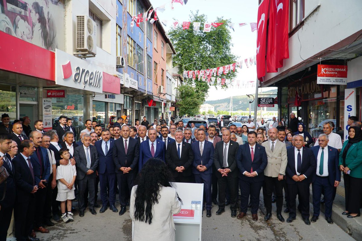 dalyan_abdullah's tweet photo. MHP Osmancık İlçe Başkanlığımızın mülkiyetinin teşkilatımıza kazandırılması sonucu yeni hizmet binasının açılışı; Genel Sekreter Yardımcımız ve Çorum Milletvekilimiz Sayın Vahit Kayrıcı, MHP Çorum İl Başkanımız Sayın Mehmet İhsan Çıplak, Alaca, Dodurga, Osmancık ve Sungurlu Belediye Başkanlarımız, Ülkü Ocakları İlçe Başkanlarımız,MHP İlçe Başkanlarımız, İl Genel Meclisi Üyelerimiz, Belediye Başkan Yardımcılarımız ve Belediye Meclisi Üyelerimiz, Türkiye Kamu-Sen'e bağlı sendikaların başkan ve temsilcileri, TÜRKAV Şube Başkanımız, muhtarlarımız, sivil toplum kuruluşlarımızın kıymetli temsilcileri, meslek odalarımızın değerli başkanları ve kıymetli Osmancıklı hemşehrilerimizin yoğun katılımlarıyla büyük bir coşku ve birlik ruhu içerisinde gerçekleştirilmiştir.

Yeni hizmet binamızın teşkilatımıza kazandırılmasında başta Genel Sekreter Yardımcımız ve Çorum Milletvekilimiz Sayın Vahit Kayrıcı, MHP Çorum İl Başkanımız Sayın Mehmet İhsan Çıplak,Osmancık Belediye Başkanımız Sayın Ahmet Gelgör ve MHP Osmancık İlçe Başkanımız Sayın Bekir Dağ olmak üzere katkı sunan herkese ayrı ayrı teşekkür ederiz.

Yeni hizmet binamızın teşkilatımıza ve Osmancık ilçemize hayırlı olmasını diliyoruz.