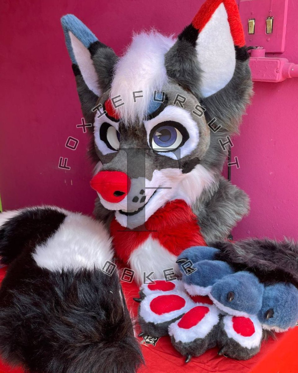 foxiefursuits's tweet photo. Fursuit Mini Partial🐺 https://t.co/ZevnNua2a5