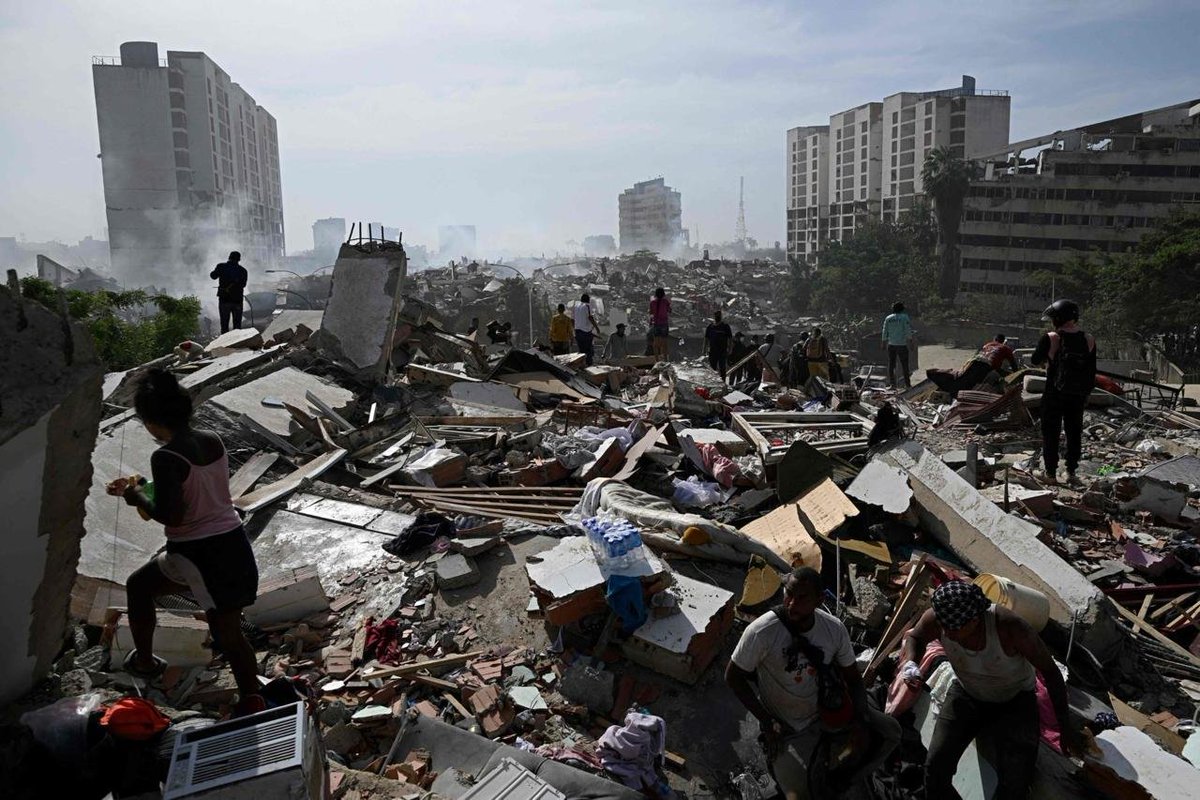 contrapuntovzla's tweet photo. Fallecidos por terremotos en Venezuela rozan los 1.500: Autoridades registran 3.238 heridos https://t.co/riUyGqlAQy https://t.co/3J9H7A4SRw