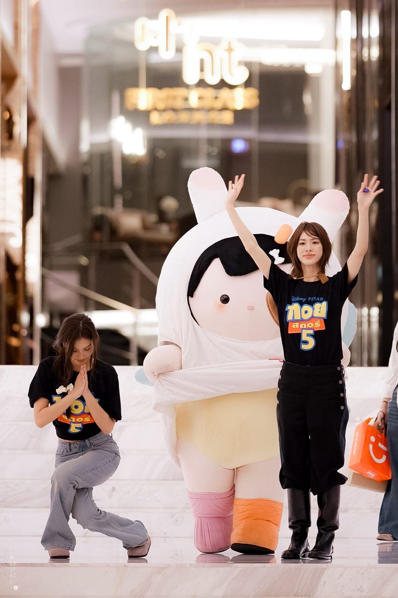 mikaspace_'s tweet photo. ขอบคุณนะครอบครัวสระอี้ 

🧡💜🦋✨

EMIBONNIEANY X TOY STORY5
#SFxEmiBonnieAny https://t.co/oC5zAJyRk4