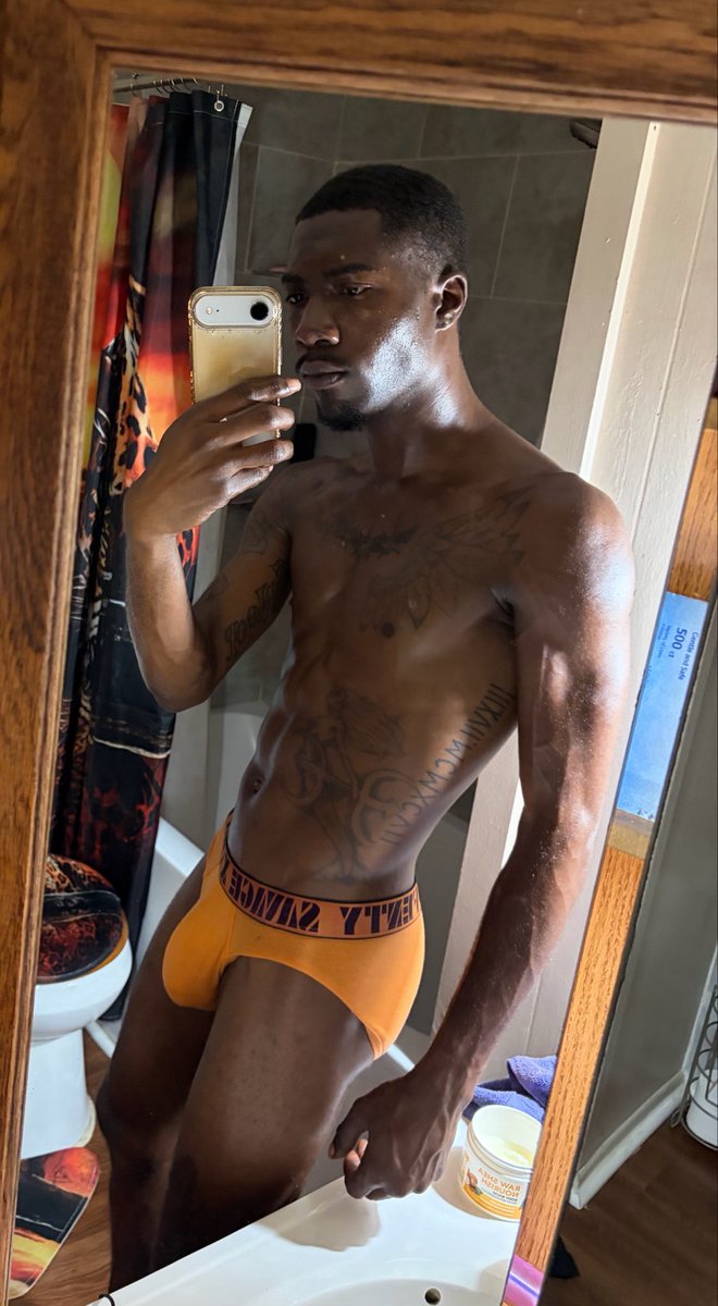 itskd2you's tweet photo. I’m the one you want 🤗🤎🍫 https://t.co/6tWosYXwFP