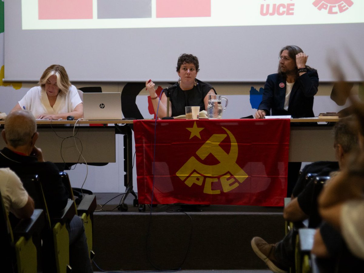elpce's tweet photo. ❓Cómo enfrentar a la ola reaccionaria.

Interesante debate la #EscuelaPCE con @fsierracb, coordinador de la sección de Comunicación de la @FIMarx, Marga Ferré, presidenta de la red @transform_ntwrk y @elenaollero_, de  @LaUJCE.

📺 https://t.co/bAc59TiAax https://t.co/ESz8GCzbYg