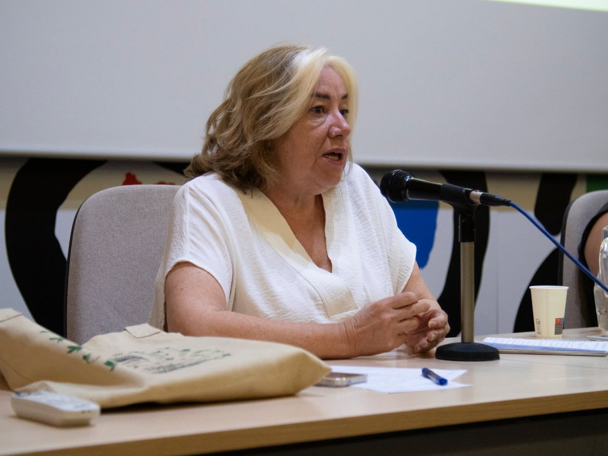 elpce's tweet photo. ❓Cómo enfrentar a la ola reaccionaria.

Interesante debate la #EscuelaPCE con @fsierracb, coordinador de la sección de Comunicación de la @FIMarx, Marga Ferré, presidenta de la red @transform_ntwrk y @elenaollero_, de  @LaUJCE.

📺 https://t.co/bAc59TiAax https://t.co/ESz8GCzbYg