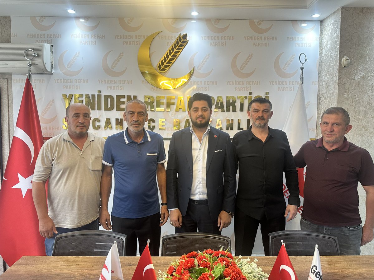 rprefahsincan's tweet photo. Sincan esnaflarımızdan kıymetli Osman Türk abimiz ve Yasin Aktaş bey
İlçe Başkanımız Özhan Sezer’i ve teşkilatımızı ziyaret etti.
Nazik ziyaretlerinden dolayı kendilerine teşekkür ederiz. https://t.co/X2oKaHv2l7