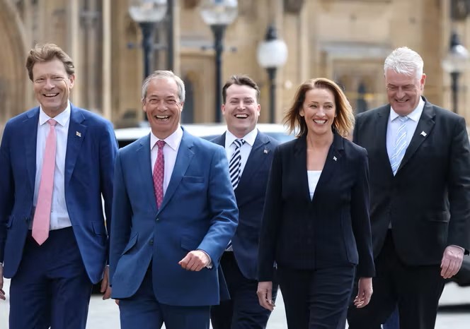 GuillermElodie's tweet photo. Could this group of politicians lead the country? https://t.co/4ZY40VskEe