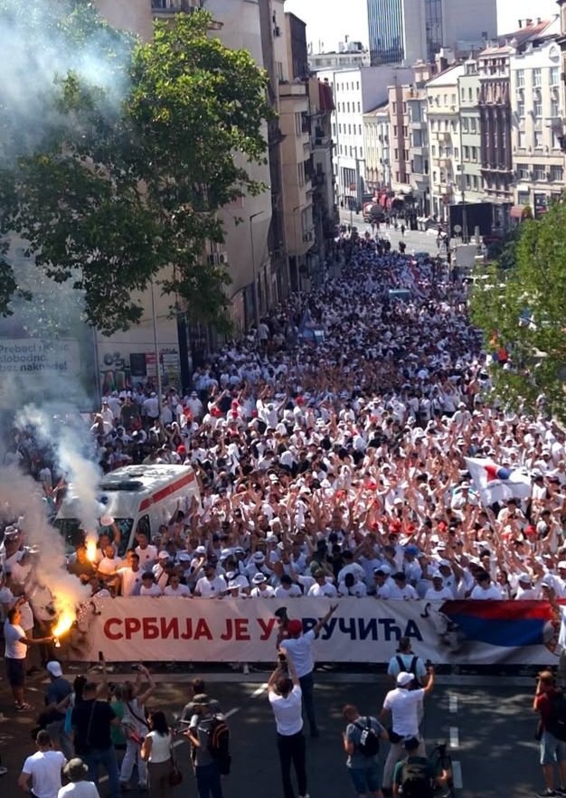 en_mla77567's tweet photo. Ovo je Srbija!🇷🇸Bravo narode, danas smo pokazali slogu i ljubav! https://t.co/nhpDhvvfIb