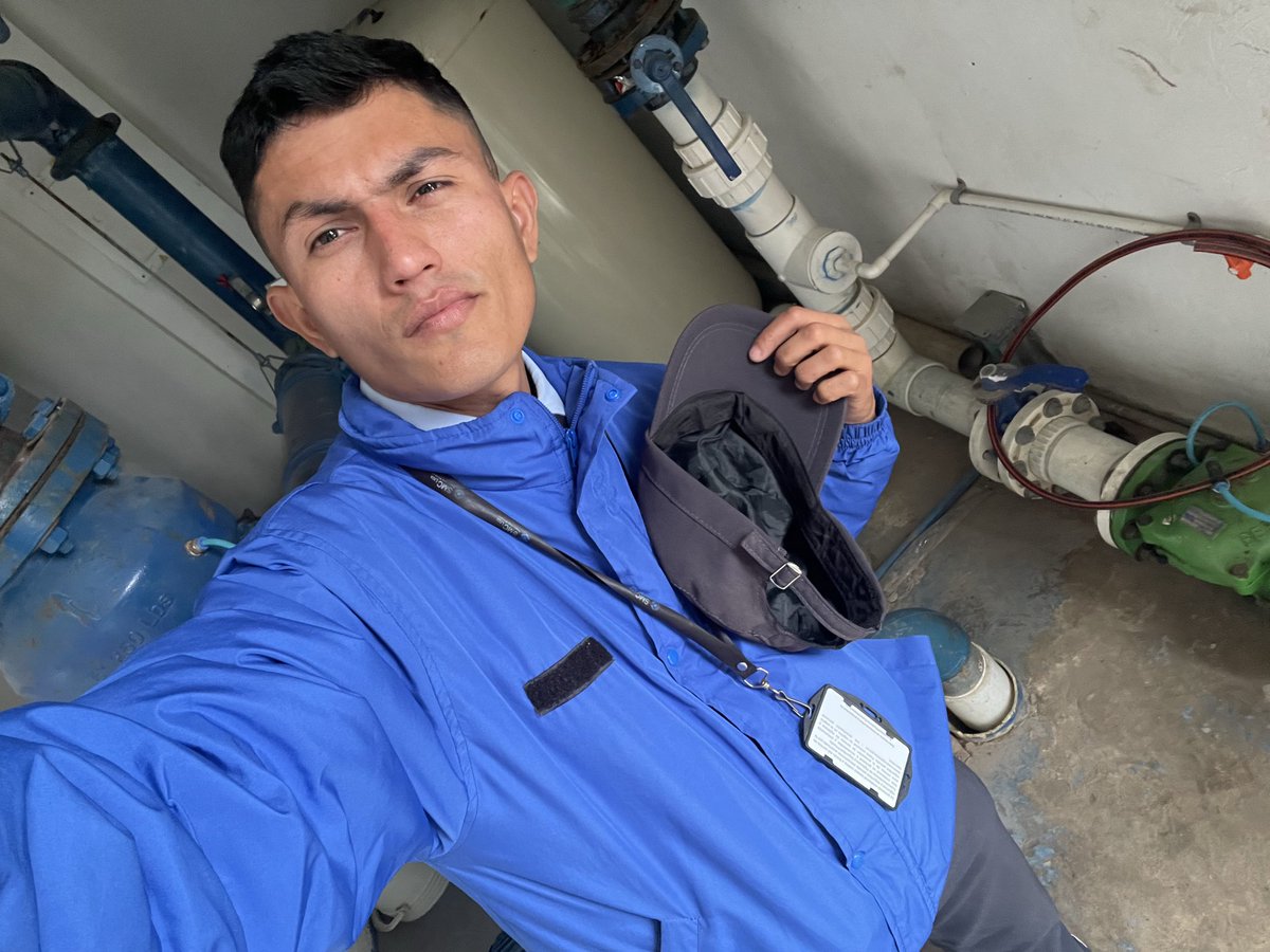 JSDiegoRodrigu1's tweet photo. Cuando solo se puede tomar foticos a escondidas jajaja 🤪 🤣🤭🤭🤭🇨🇴🇨🇴 https://t.co/ndB7X7YyK0