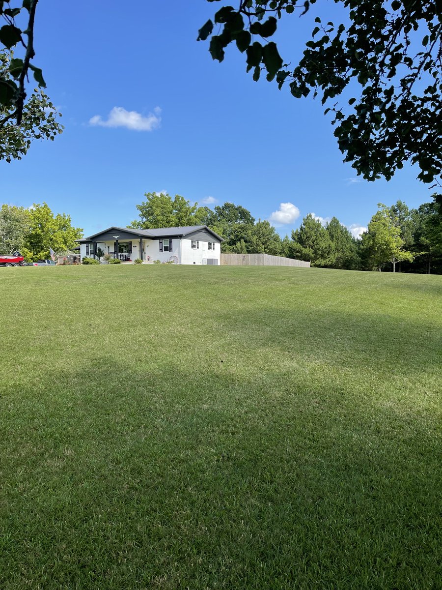 BobHowellUSA's tweet photo. For some, they chase happiness for a lifetime without ever finding it. Me, this is my happiness! It’s taken 2 years, some hard &amp; at times intense work, my body feels it daily, but it was worth it! Plenty of land, whole house has been updated/renovated! 🧵 #Peace #Happiness https://t.co/lz30O8bOYm
