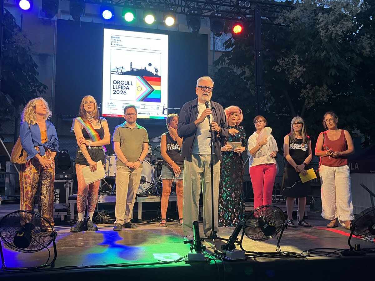 paerialleida's tweet photo. Lleida celebra el Dia de l’Orgull LGBTI+🌈✊

🗣️@flarrosa: “Vull ser l’alcalde d’una ciutat on ningú s’amagui a casa perquè estimi qui estimi, senti el que senti o pensi el que pensi. Tots hem de poder sortir al carrer amb llibertat i seguretat”

ℹ️https://t.co/KxxdnIPaVa https://t.co/F1OZ0ZwvRM