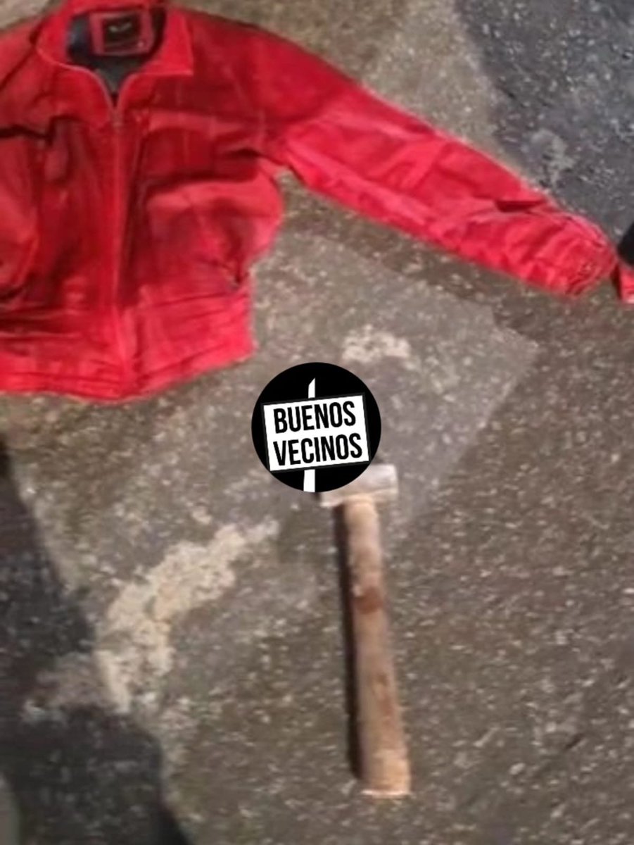 VIVABalvanera's tweet photo. Villa Urquiza
🔴La Policía de la Ciudad detuvo a un hombre de 59 años con 19 antecedentes penales cuando intentaba ingresar mediante un boquete al sótano de una zapatería ubicada sobre la avenida Monroe al 5100.

#BuenosVecinosCABAnoticias

https://t.co/FBTy4JNYM5 https://t.co/1VTFVDnrBd