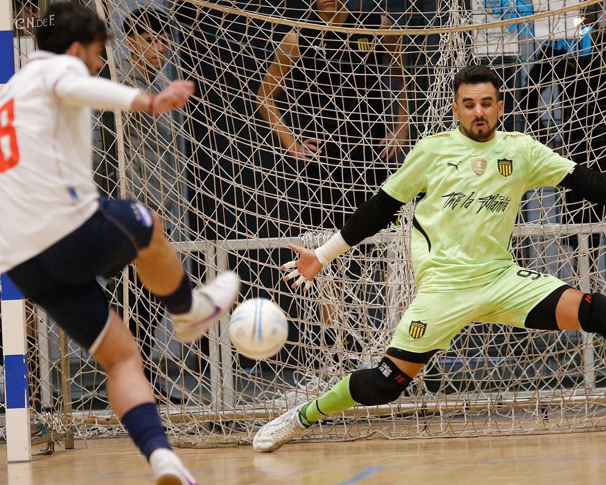 CNdeFfutsal's tweet photo. 𝑬𝒍 𝒄𝒍𝒂𝒔𝒊𝒄𝒐 𝒔𝒆 𝒗𝒂 𝒂 𝑳𝒂 𝑩𝒍𝒂𝒏𝒒𝒖𝒆𝒂𝒅𝒂 🫂

Triunfo clásico en mayores finalizó 7-4. https://t.co/qjdqsMLhSK