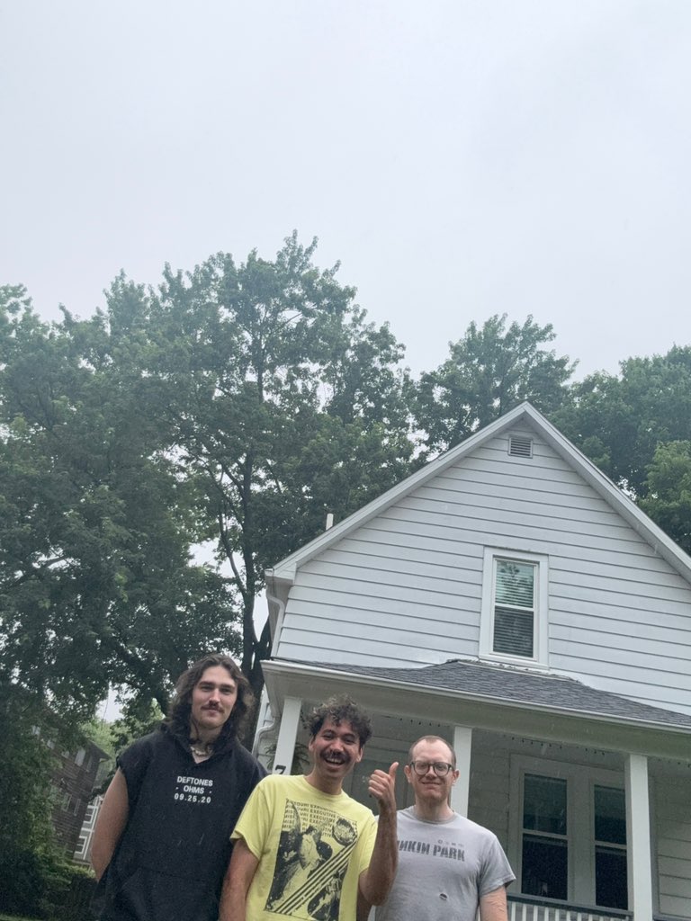 heyilyforever's tweet photo. it’s the @captainjazzband house! https://t.co/qRp3hEB1oz