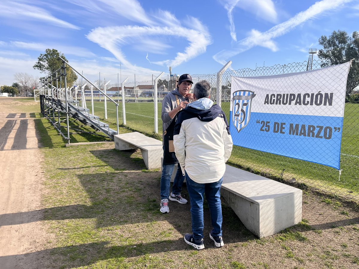 a25demarzo's tweet photo. Nuevo encuentro en el Predio y la familia de la 25 que se empieza a agrandar 🔵⚪️🔵 https://t.co/hADHs9Ndeb