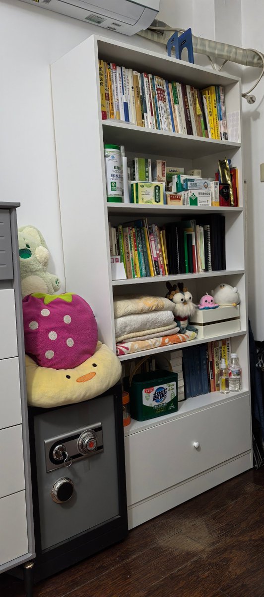 Baurzhan333's tweet photo. Tired of cluttered space Start sorting your old stuff today—you’ll be surprised how much joy a tidy, simplified home brings! https://t.co/mbzJVlo6m5