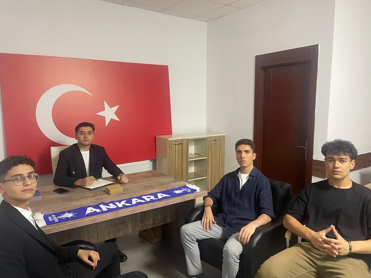 AkgenclikYenise's tweet photo. Yenimahalle İlçe Gençlik Kolları Yeni Seçmen Birimi Komisyon Toplantımızı gerçekleştirdik! 🇹🇷

Sadece masada değil sahada olmak, her bir yeni seçmenin kalbine dokunmak gayesiyle yola çıkıyoruz. 

Yeni seçmen gençliği için dinamik ve güçlü bir dönem başlıyor. 
Biz hazırız! ⚡ https://t.co/HFZwmlNq7q