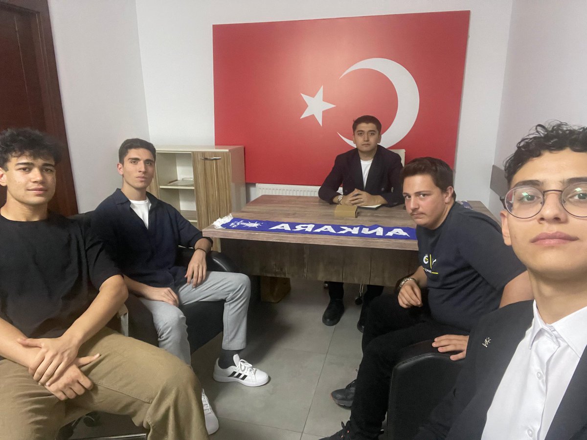 AkgenclikYenise's tweet photo. Yenimahalle İlçe Gençlik Kolları Yeni Seçmen Birimi Komisyon Toplantımızı gerçekleştirdik! 🇹🇷

Sadece masada değil sahada olmak, her bir yeni seçmenin kalbine dokunmak gayesiyle yola çıkıyoruz. 

Yeni seçmen gençliği için dinamik ve güçlü bir dönem başlıyor. 
Biz hazırız! ⚡ https://t.co/HFZwmlNq7q