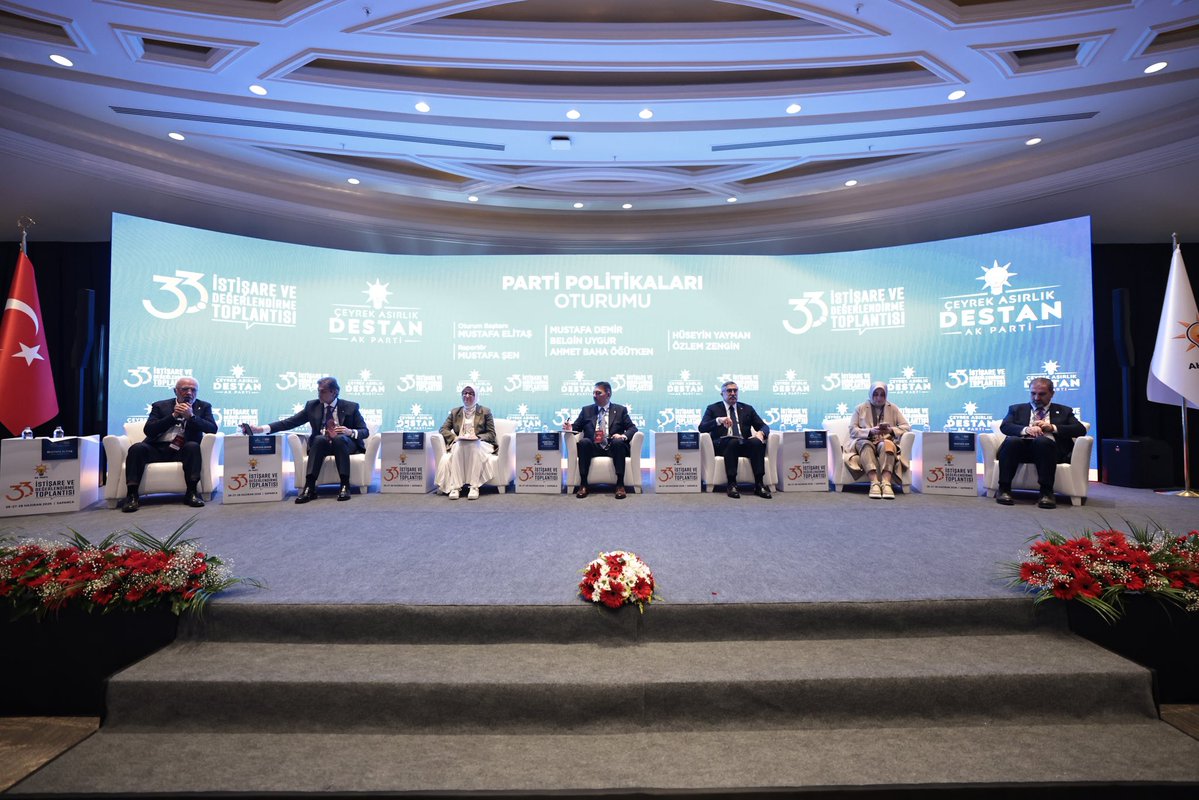 mustafaecelik's tweet photo. 📍 33. İstişare ve Değerlendirme Kampı

İstişare ve Değerlendirme Kampımız kapsamında MYK Üyelerimiz ile gerçekleştirilen "Parti Politikaları" oturumuna katılım sağladım. 

Türkiye Yüzyılı vizyonumuz ışığında partimizin gelecek stratejilerini ve hedeflerini değerlendirdiğimiz bu verimli istişarelerin hayırlara vesile olmasını temenni ediyorum.