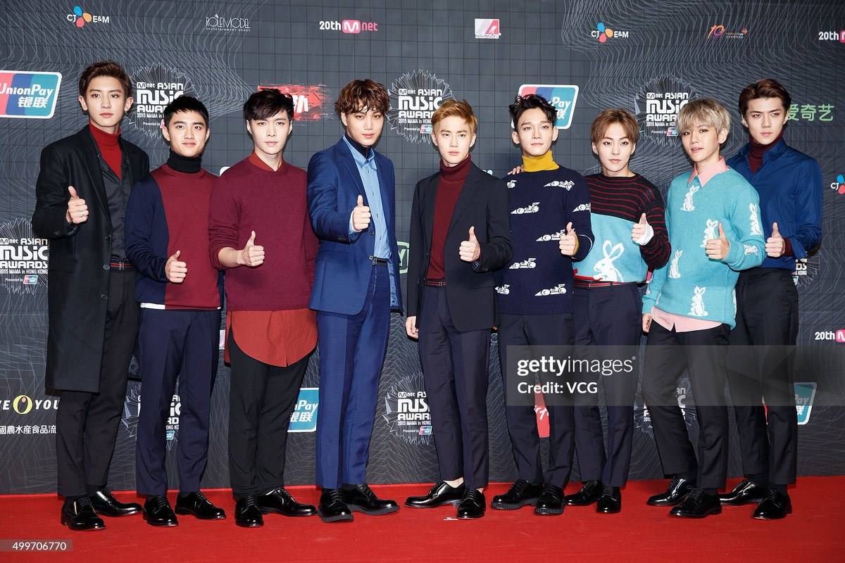 exot9enthusiast's tweet photo. MY MAN STILL GOT THAT EXO WE R ONE SARANGHAJA RED CARPET SPRITE ON HIM 😻 https://t.co/GNraDyZS0X