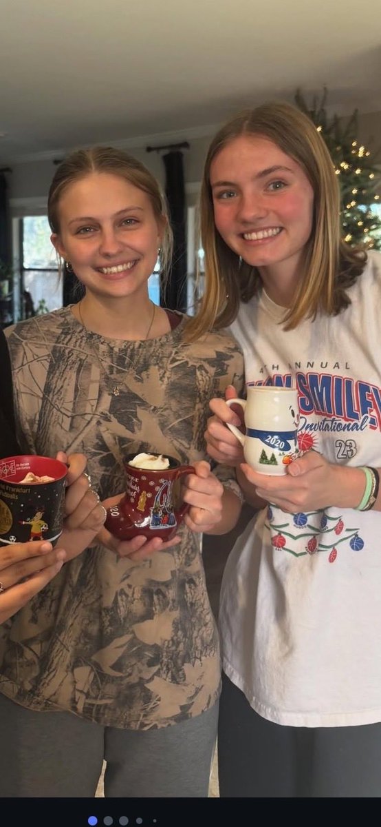 Val55ri's tweet photo. Trib these two sluts like this and send it to me https://t.co/EDJMaS2wQM