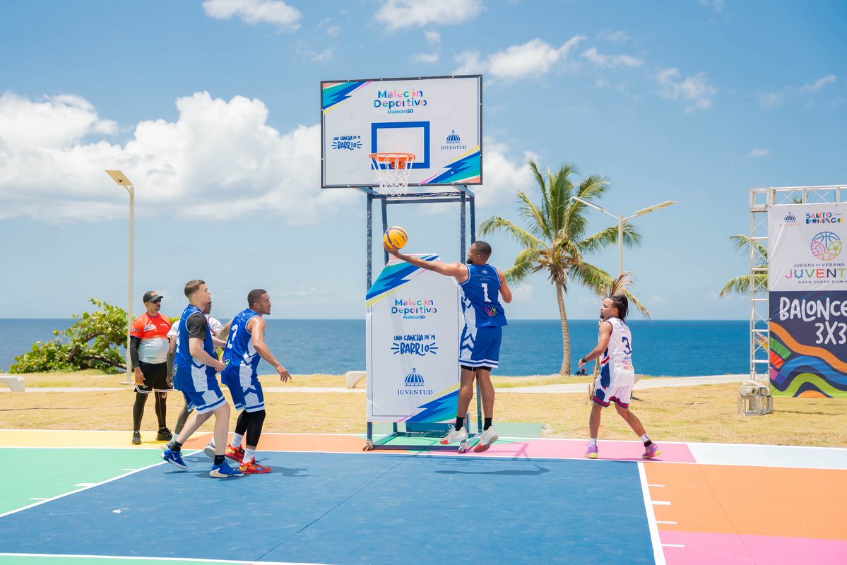 JuventudRD's tweet photo. ¡VIENEN CON TODO! 🏀⚡️ 

🇩🇴 Los equipos de la Federación Dominicana de Baloncesto llegan encendidos, con hambre de gloria y listos para dejarlo todo en la cancha.  

¿Quién se va a llevar la victoria? 👀 https://t.co/N1RPyMViVd