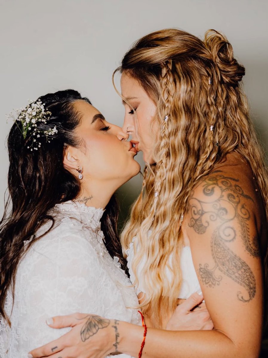 rindocasal's tweet photo. 🚨QUE AMOR! Lauana Prado e Tati Dias se casaram HOJE, Grávida do primeiro filho do casal, Lauana comemora “Ela é o meu maior acerto, sou completamente apaixonada por nossa família” ❤️😍 https://t.co/5qecVKUk2B