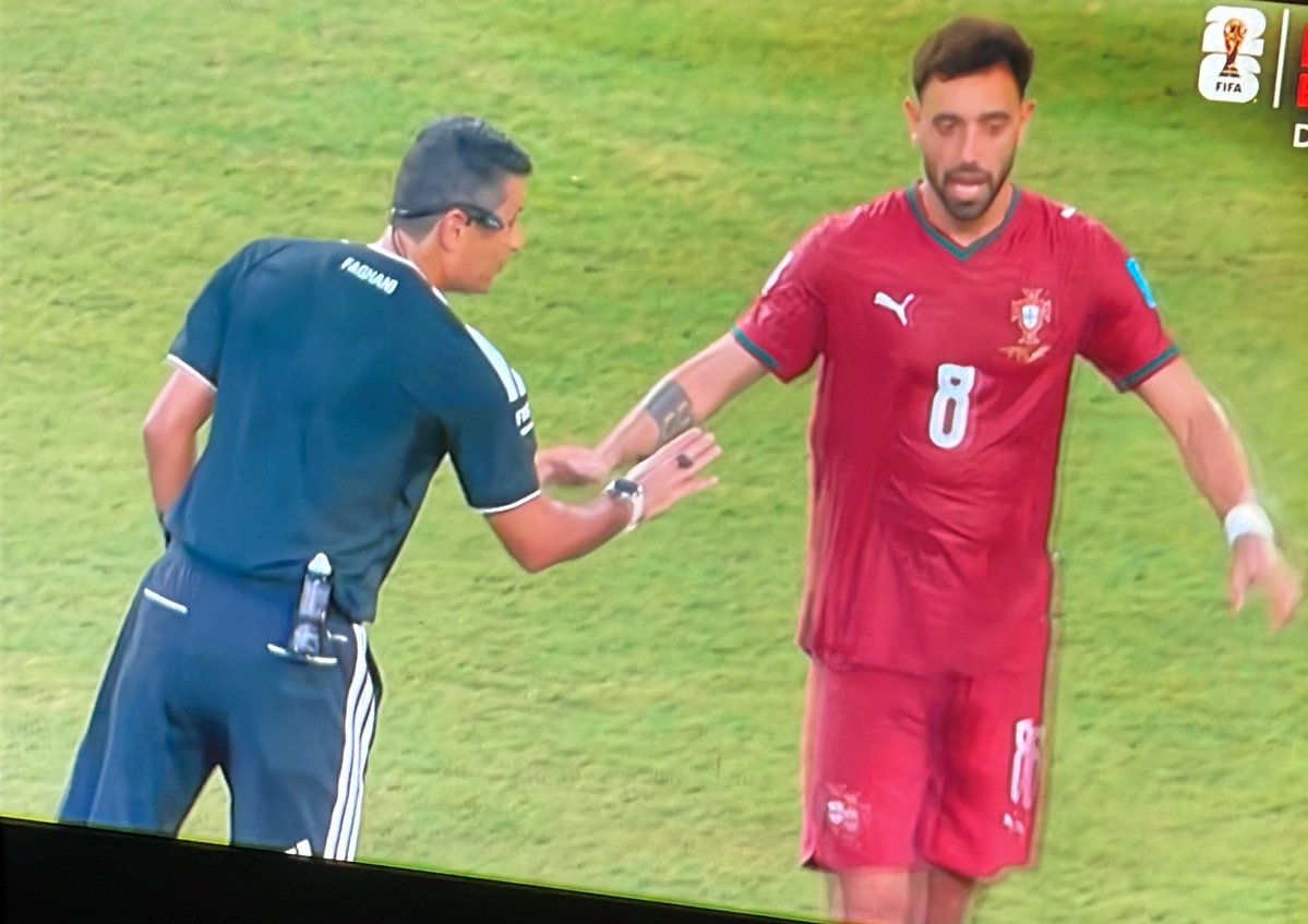 One22ff's tweet photo. Avec lui 💔 le Portugal n’a pas de chance 😭💔. https://t.co/3SYeb0Jgyy