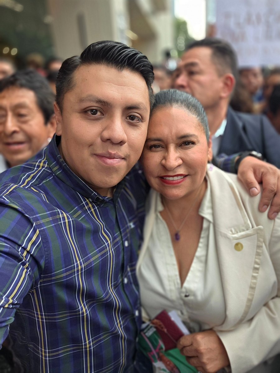 GilFlores22's tweet photo. Acompañamos en el World Trade Center de la #CDMX a la compañera @AnaLiliaRivra en su registro para ser la Coordinadora Estatal en Defensa la Transformación y Soberanía Nacional para eventualmente ser la próxima Gobernadora d #Tlaxcala.

#SembrarCosecharDefender #ALRR 
#4T #Tlx https://t.co/DUNDFFaRdZ