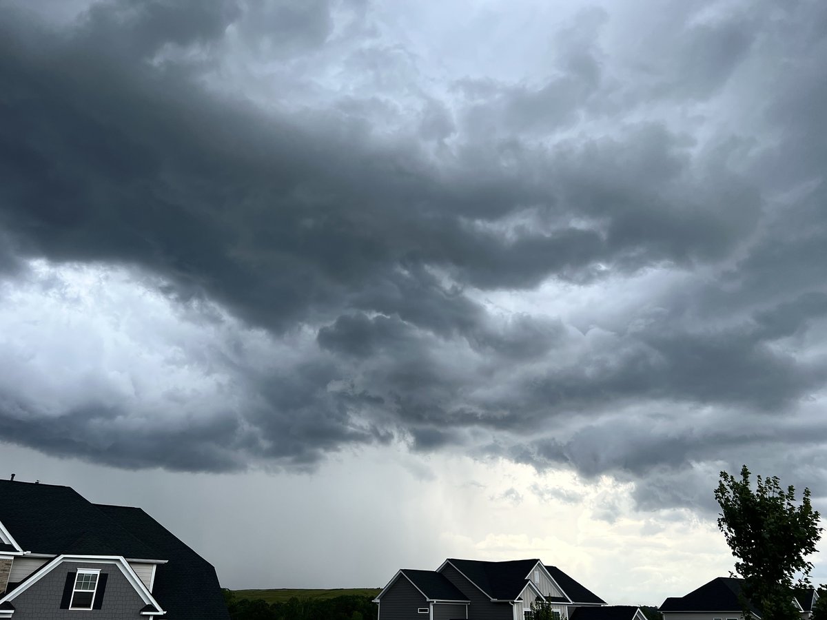 Mesa_T_Aphophas's tweet photo. #RainIsLife #UpstateSC #Kishapolee #Protectors #Elohim #GalacticFederationOfLight 

A beautiful (but quick) storm passed over the house today. 

It was so humid and the air was thick and sticky. The clouds rolled in and the wind picked up. 

The sky became filled with clouds and lighting was starting to streak. 

The rain wasn’t here yet but you could see it fall over my neighbors house. 

Within 10 minutes of taking these, the life giving rain came down so hard!

💧🌧️🌧️⛈️💙💙🌏💙💙⛈️🌧️🌧️💧