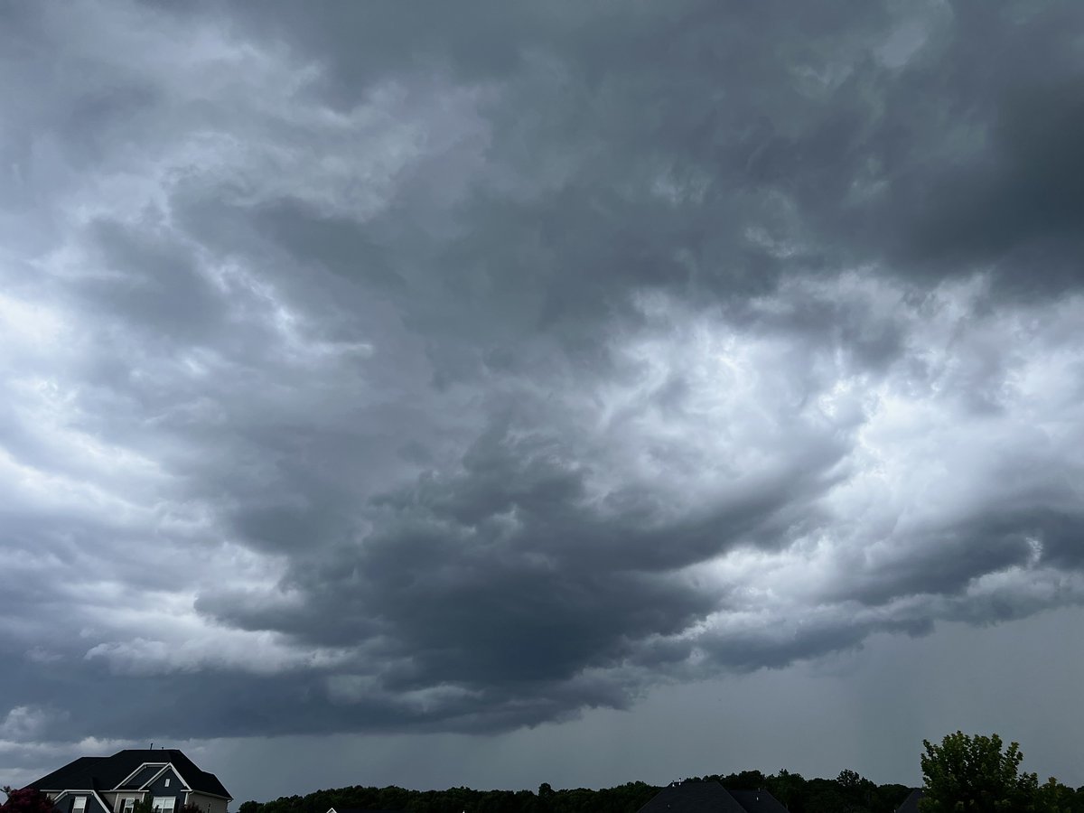 Mesa_T_Aphophas's tweet photo. #RainIsLife #UpstateSC #Kishapolee #Protectors #Elohim #GalacticFederationOfLight 

A beautiful (but quick) storm passed over the house today. 

It was so humid and the air was thick and sticky. The clouds rolled in and the wind picked up. 

The sky became filled with clouds and lighting was starting to streak. 

The rain wasn’t here yet but you could see it fall over my neighbors house. 

Within 10 minutes of taking these, the life giving rain came down so hard!

💧🌧️🌧️⛈️💙💙🌏💙💙⛈️🌧️🌧️💧