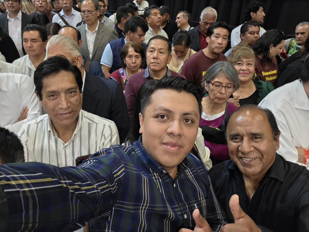 GilFlores22's tweet photo. Acompañamos en el World Trade Center de la #CDMX a la compañera @AnaLiliaRivra en su registro para ser la Coordinadora Estatal en Defensa la Transformación y Soberanía Nacional para eventualmente ser la próxima Gobernadora d #Tlaxcala.

#SembrarCosecharDefender #ALRR 
#4T #Tlx https://t.co/DUNDFFaRdZ