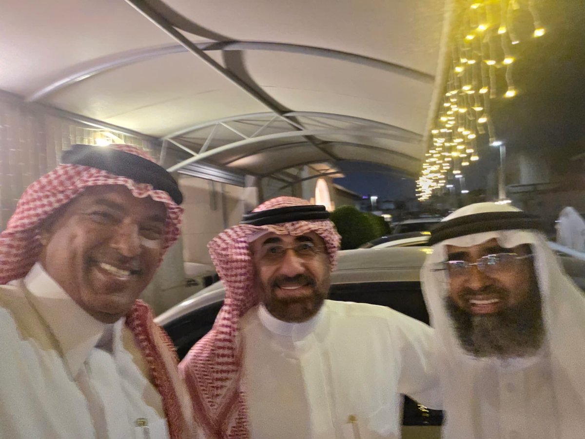 sclcldv's tweet photo. صورة عفويه مع القدساوي
 العاشق والمعروف و الخبري 
د/ عبدالوهاب الخليوي بوفيصل
والاخ بدر الرجيب بوابراهيم  
 في ضيافة بوفيصل في منزله
 المبارك والعامر ..
القادسية تجمعنا دائما ❤️💛 https://t.co/wcM2ssFxy3