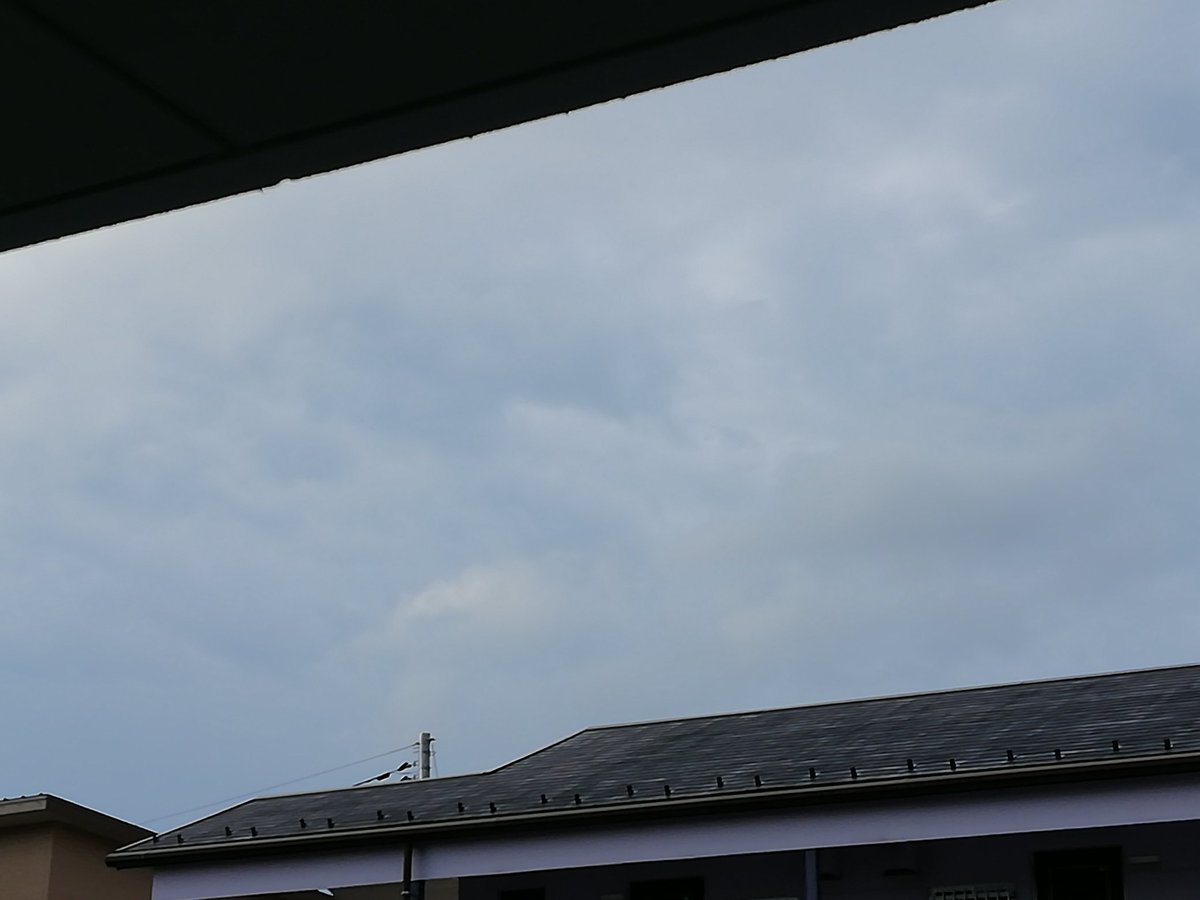zappertaka's tweet photo. #イマソラ でおはようございます☀️🙋❗
今日もスッキリしない天気💦
本日は単発バイトに行きます🤣
雨降らないでこのまま曇ってて欲しいです(笑)

では今日も皆さん良い1日を😇👍 https://t.co/UyegPVCf5P