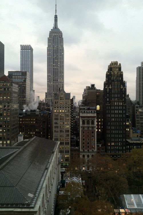 nyliava's tweet photo. Fall days in NYC. https://t.co/WcV1FwL5b3