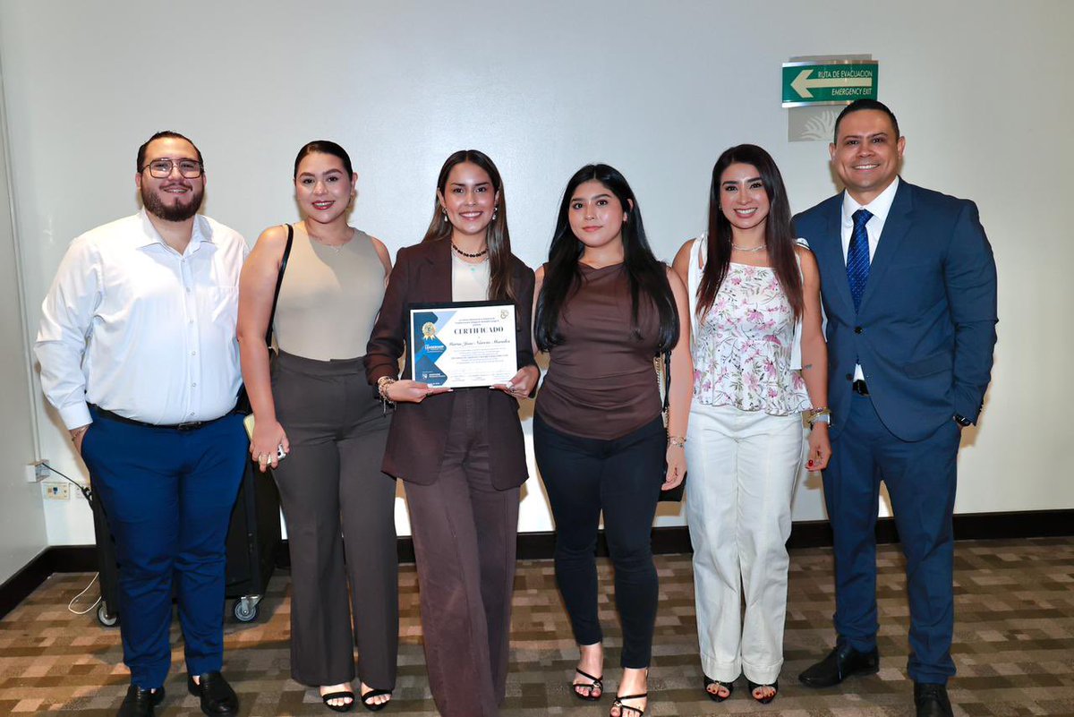 AlejandroCasvi's tweet photo. Hoy tuve el honor de compartir una charla con los graduados del Diplomado de liderazgo con competencia directivas de CANACINTRA @canacintra.mazatlan, sobre la importancia de la preparación y crecimiento, buscar siempre ese siguiente nivel. https://t.co/Za0Qx6M2zd
