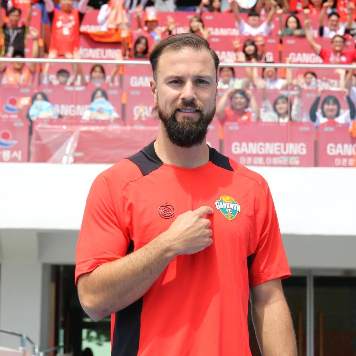 mercatosphera's tweet photo. 🇰🇷 El #GangwonFC ha fichado al central argelino Abdelkarim Chaouche (29 | #MC_Oran) como agente libre. https://t.co/1DhZZcZk8V