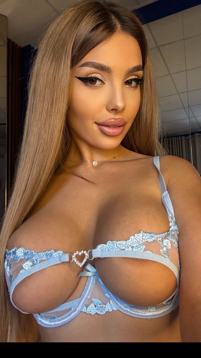 LiveJasmin's tweet photo. RaileyCarter is impossible to scroll past. ❤️ https://t.co/LYzPT0DIun https://t.co/UcWtB5Gvbo