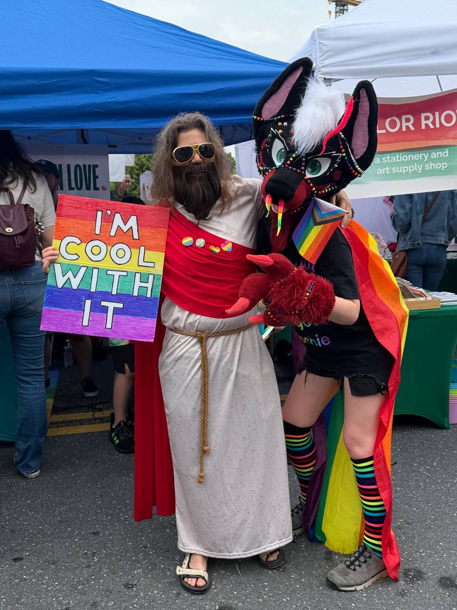FictionalApex's tweet photo. Frederick pride was a lot of fun! I loved meeting all the local furries^ https://t.co/kuOtWliQYM