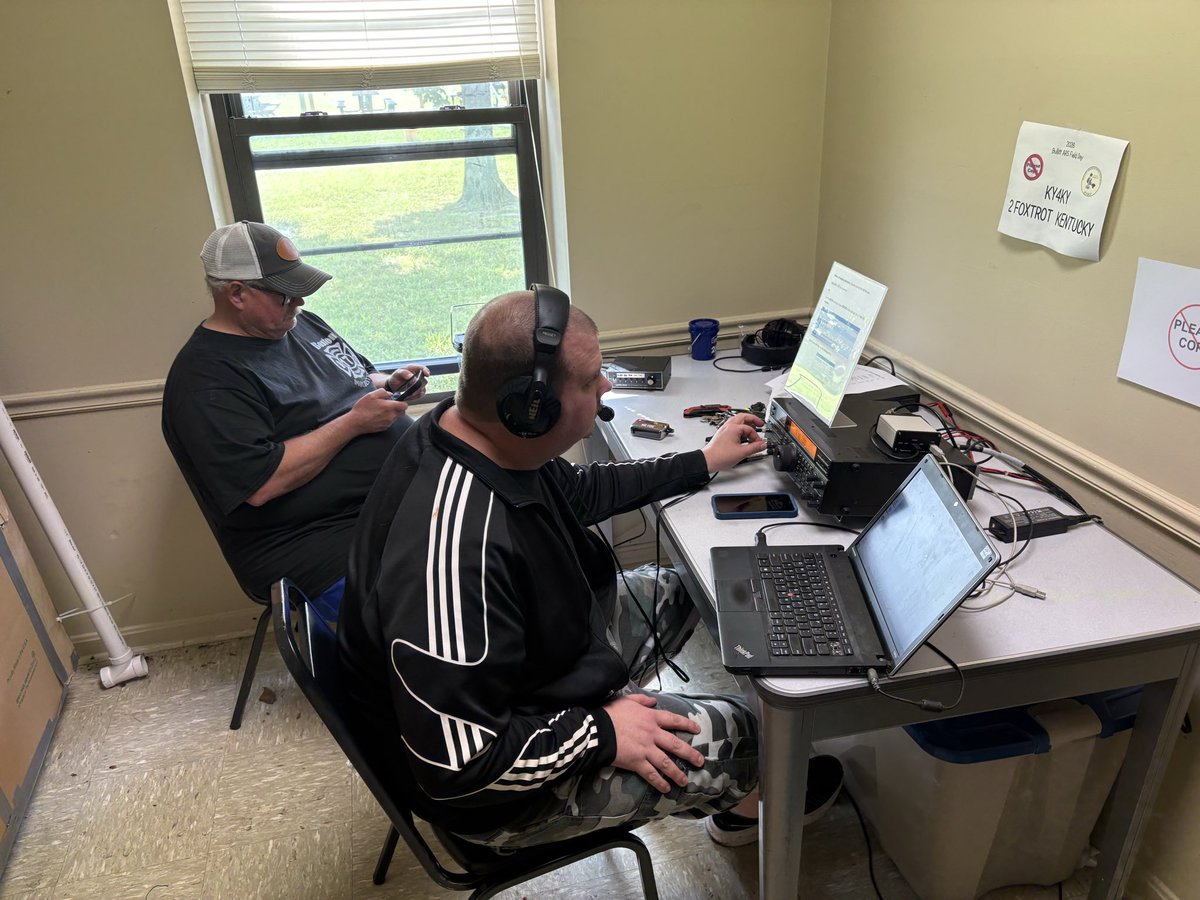 KC4WQ's tweet photo. #arrlfd #ky4ky Bullitt ARS field day. Dodged rain and lightning and somehow got on the air at 1800z https://t.co/b8MMETswU4