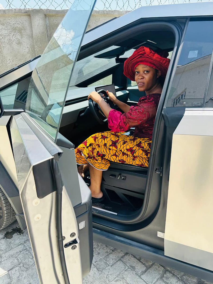 GuyMr10's tweet photo. Remi Tinubu don cause big problem 😂 https://t.co/0vaUQZGWY3