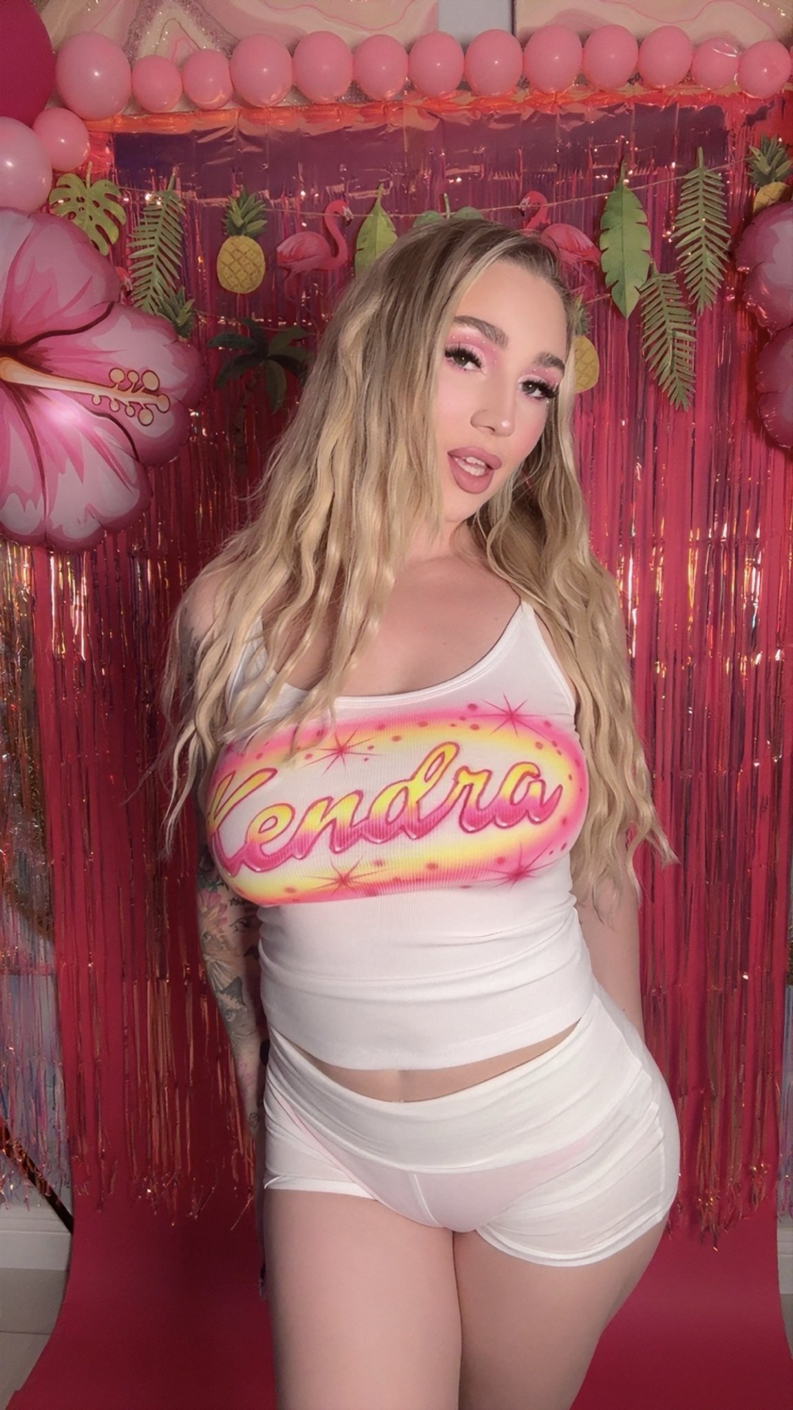 1 pic. It’s my world babe you just live in it 💕🌺 #kslibrarygirl #kendrasunderland #gemini #birthday #ragdoll https://t.co/jbbpQwKOAk