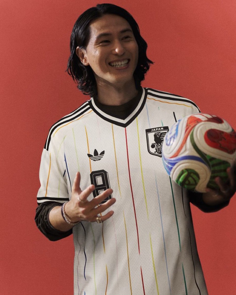 Fooootest's tweet photo. 🚨公式発表🚨

日本代表はブラジル戦でアウェイユニフォームを着用へ🇯🇵🔥🔥

今回のワールドカップでは初の着用✨ https://t.co/mP9zTfgAom