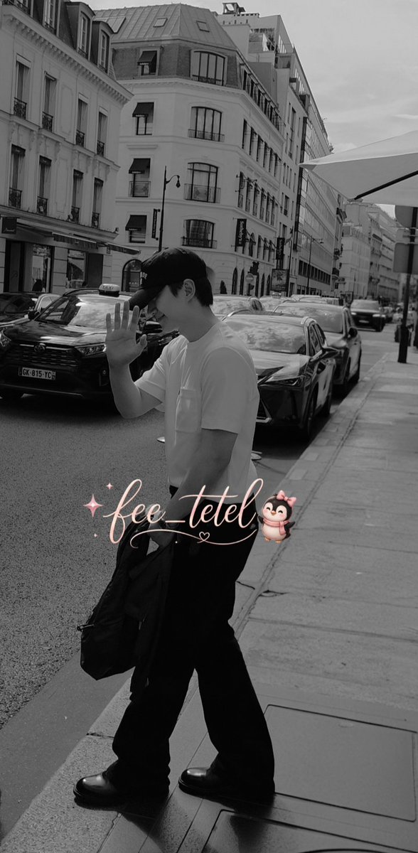 delydark's tweet photo. Goodbye, Junho. Thank you for the time you spent with your French fans.

#LeeJunho #이준호 #Berluti #ParisFashionWeek #leejunhoxberluti
#leejunho #O3CLTV https://t.co/b4Ovoth1z2