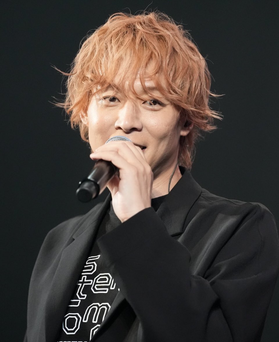 rinrinharan's tweet photo. 7年前のあの時に究極の選択をしたから今があるんだね。弟くんが願ったように、肩に背負って来た重い荷物を下ろしてやりたいことをやっている今のあなたは自信に満ちて、優しい眼差しの奥にキラリと光る強い意志✨

多くの経験と学びによってブレることのない生き方をしているあなたは美しい🩵
#ユチョン